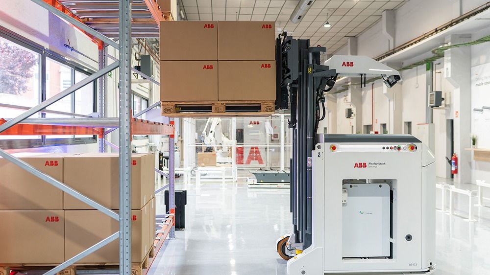 ABB Robotics Unveils F712 Autonomous Forklift with vSLAM Navigation