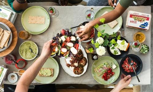 Cover image for Eating at a non-Kosher Household