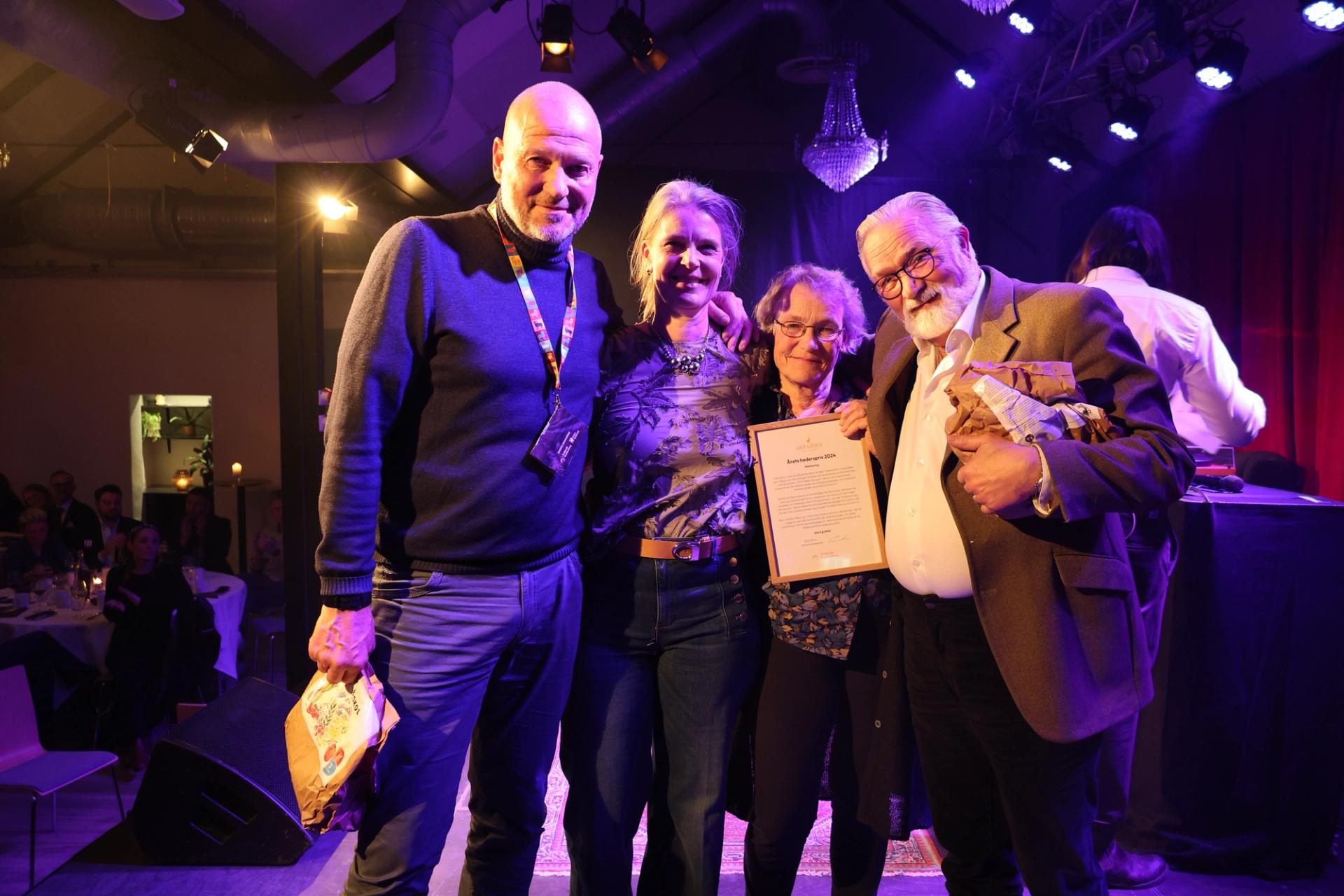 Björn Westerholm, Cecilia Beer samt Håkan och Maria Ahlsten tog emot hederspriset på Besöksnäringsdagen.