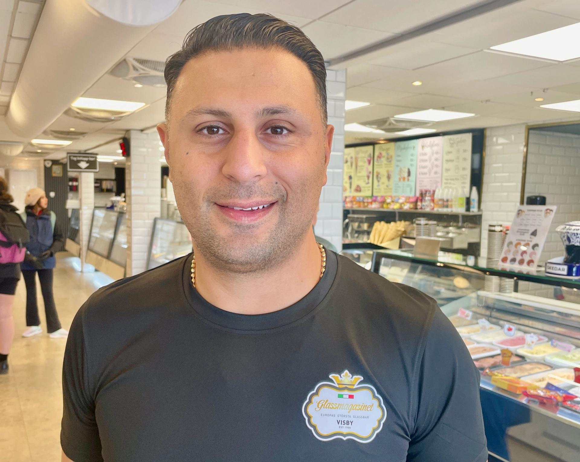 Glassmagasinet öppnade 1988 och drivs nu av Andreas Younan med fru Joelle och hennes bror Charbel.