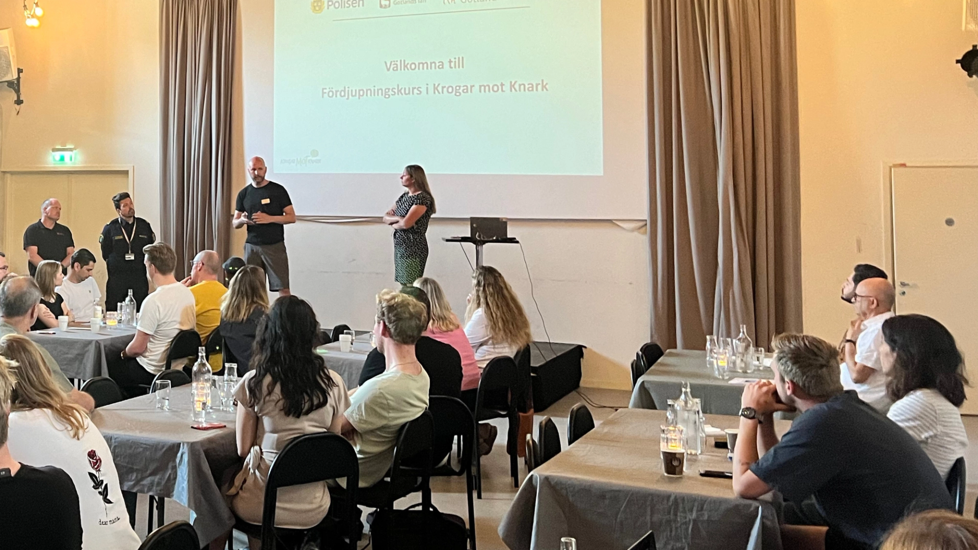 Erik Öhrn, Gotlands Förenade Besöksnäring, och Danielle Talaee Mofrad, från STAD, hälsade alla välkomna till utbildningen.