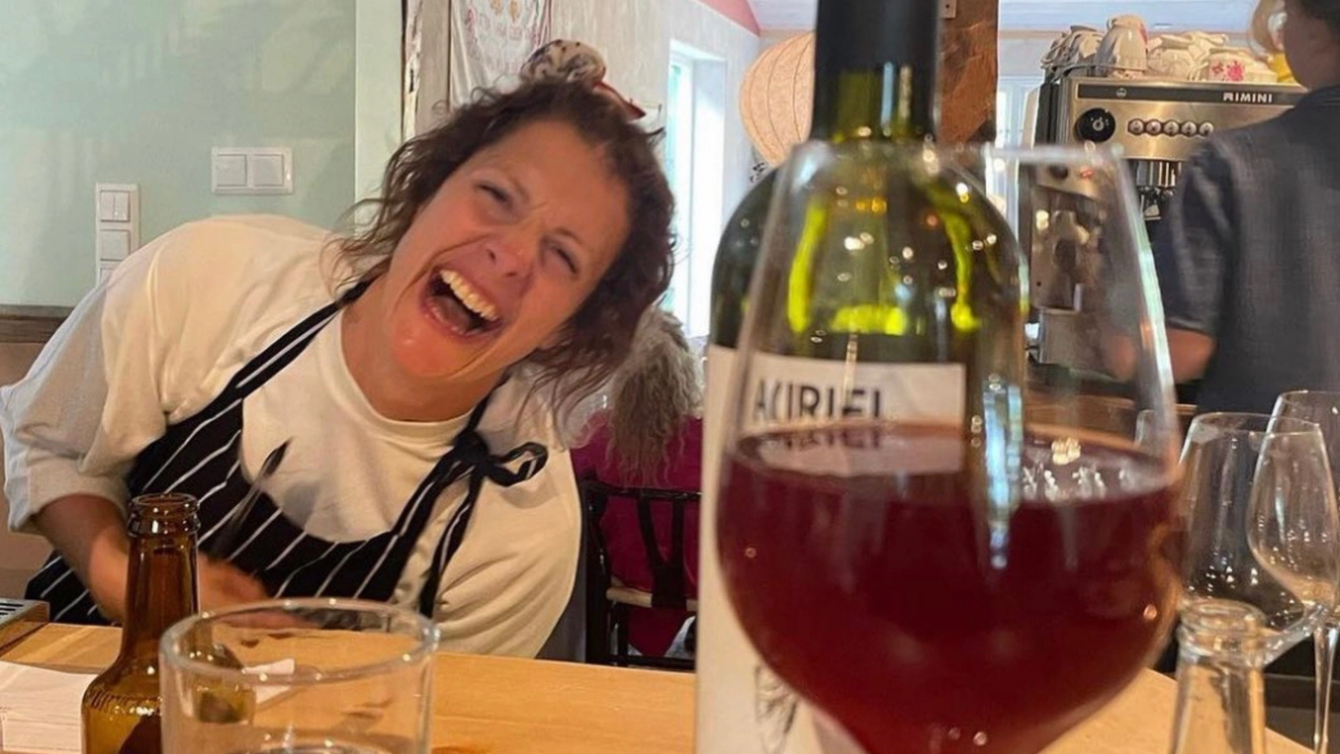 Mysan ute på restaurangen på Stelor.