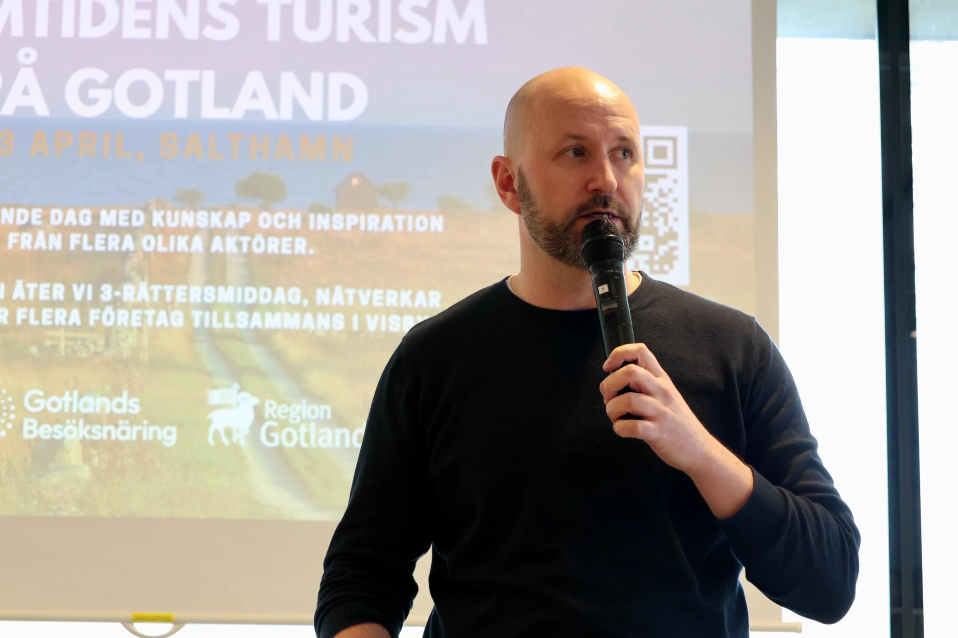 Erik Öhrn pratade om vikten av att gemensamt synas under Sommarlov på Gotland och lyfte även Besöksnäringsdagen som hålls senare under våren.