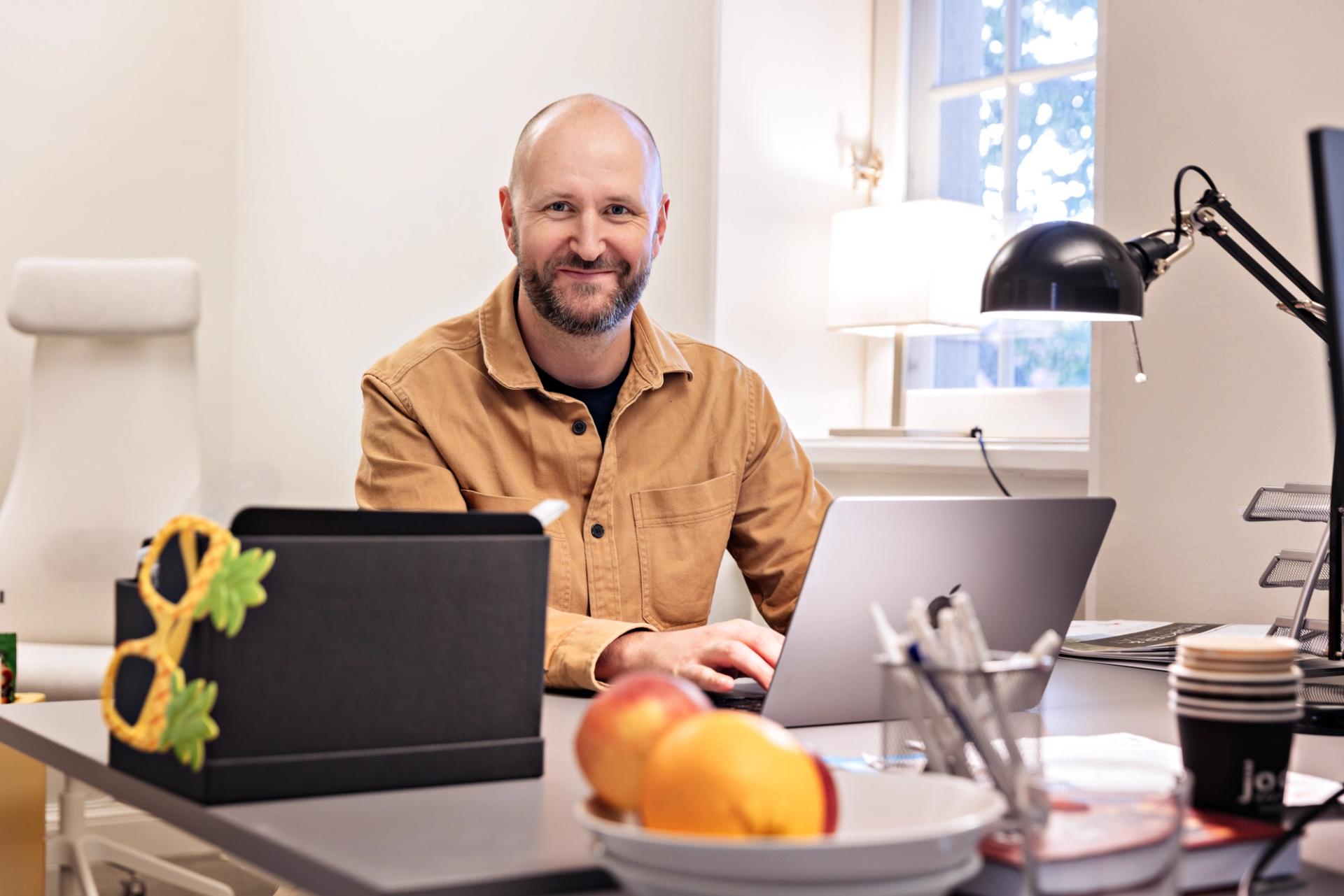 Erik Öhrn säger att det är positivt att vi ser att en månad som juni ökar gällande gästnätterna.