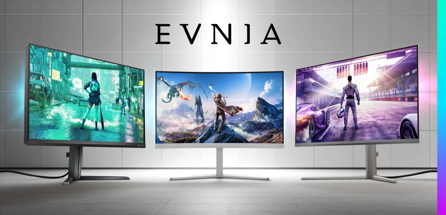 Een halve cirkel van drie Evnia-monitoren die het slanke ontwerp van de schermen tonen, met het Evnia-woordmerk erboven.