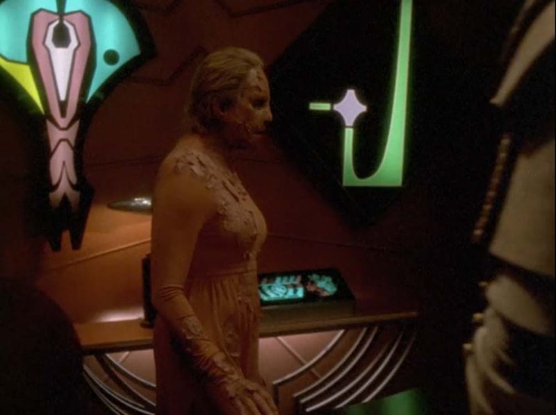 DS9_7x25_What_You_leave_Behind_-_Dominion.jpg