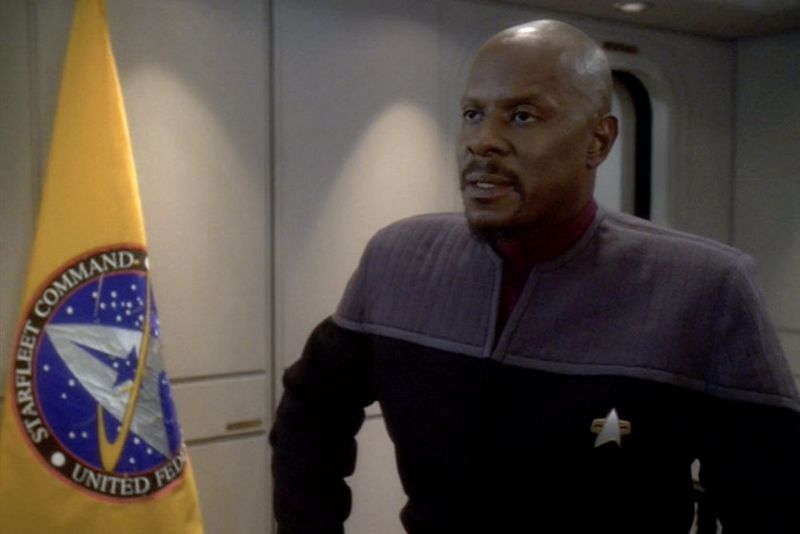 DS9-6x4-StarfleetCommandFlagA-2.jpg