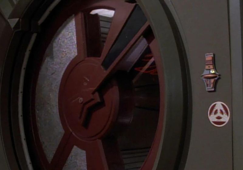 DS9AirlockA_TheMaquis1.jpg