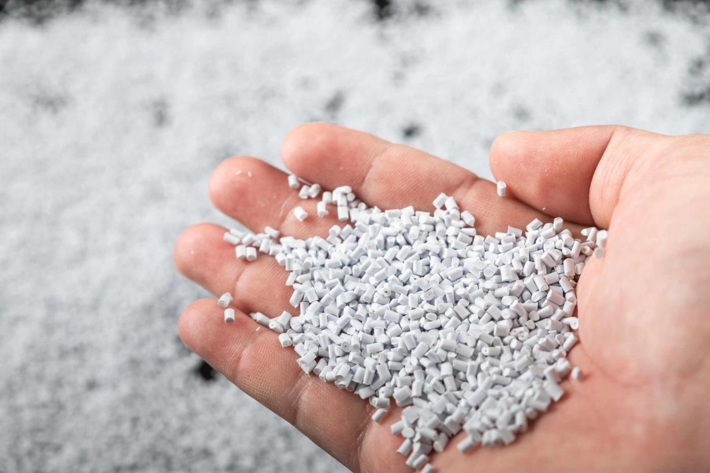 PET reciclado en la industria de fibras cortas: mejora de la sostenibilidad y el rendimiento