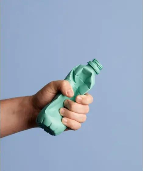 botella de plástico reciclada