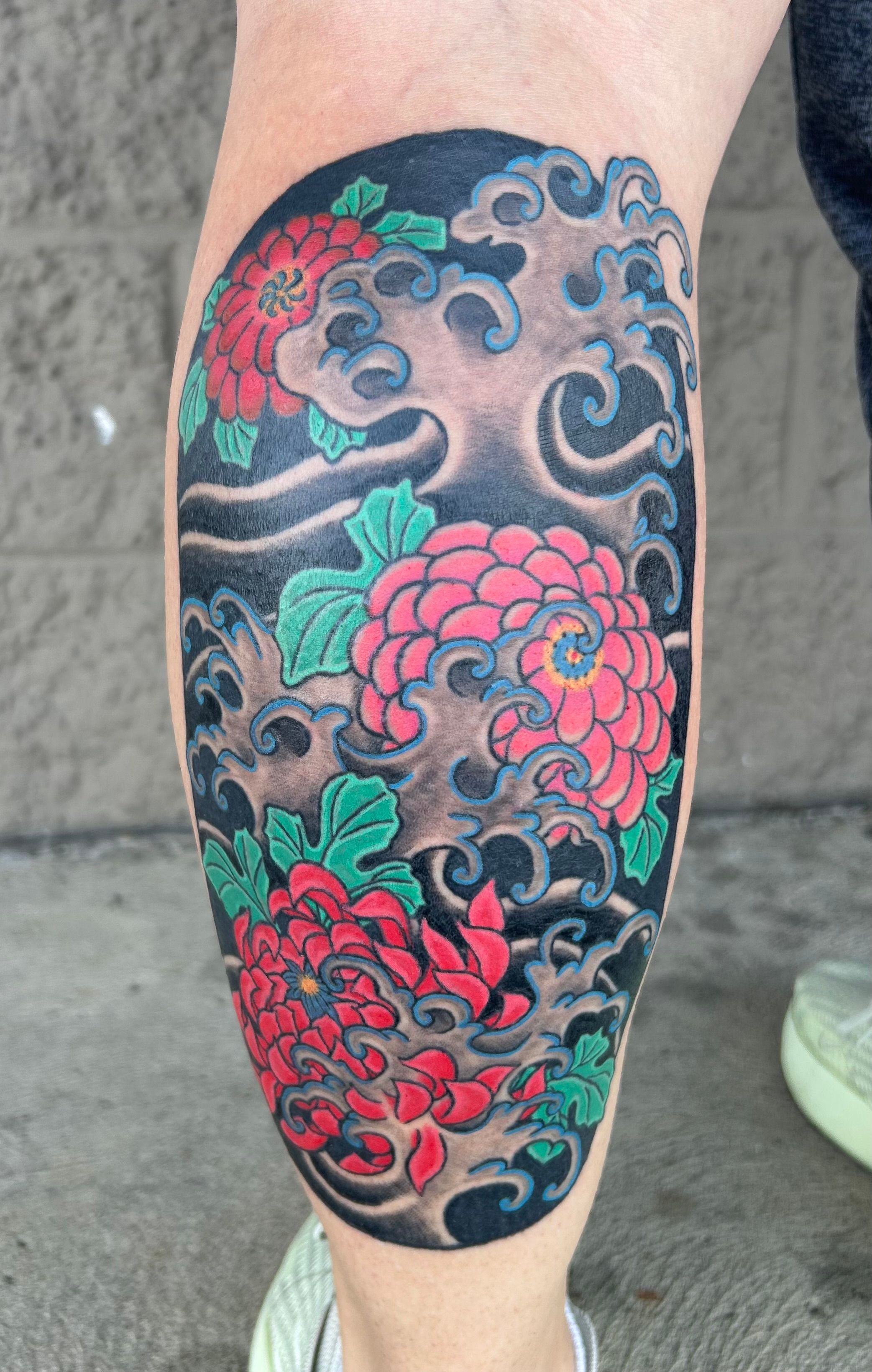Japanese style flowers and waves