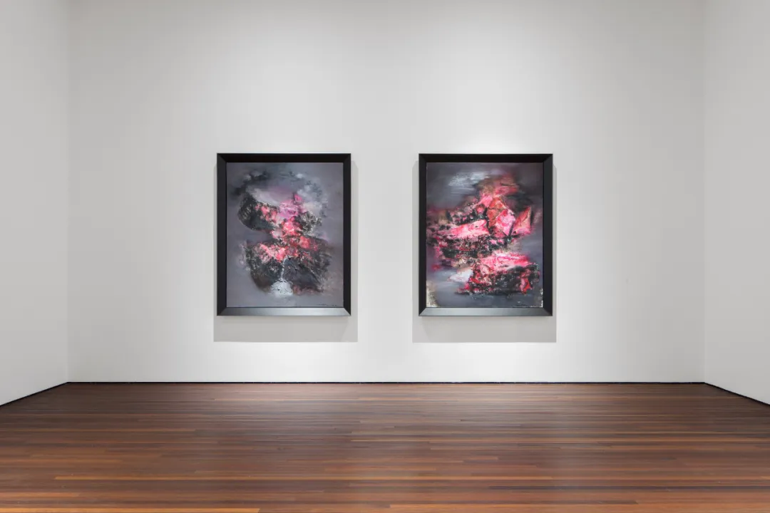 周春芽“山石、园林、桃花、绿狗”展览现场，北京松美术馆，2026