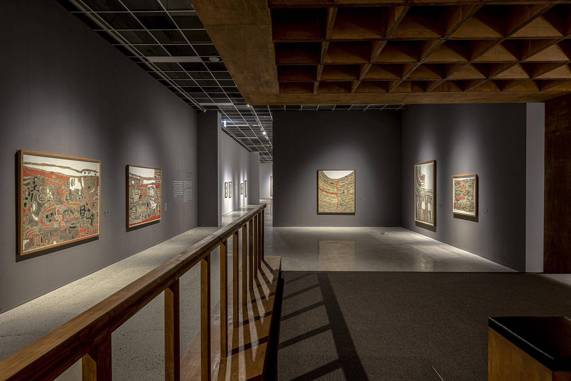 朴崍贤百年诞辰回顾展《三重翻译者》个展展厅,韩国国立现代美术馆德寿宫馆,2020。图片来源:韩国国立现代美术馆(MMCA)。