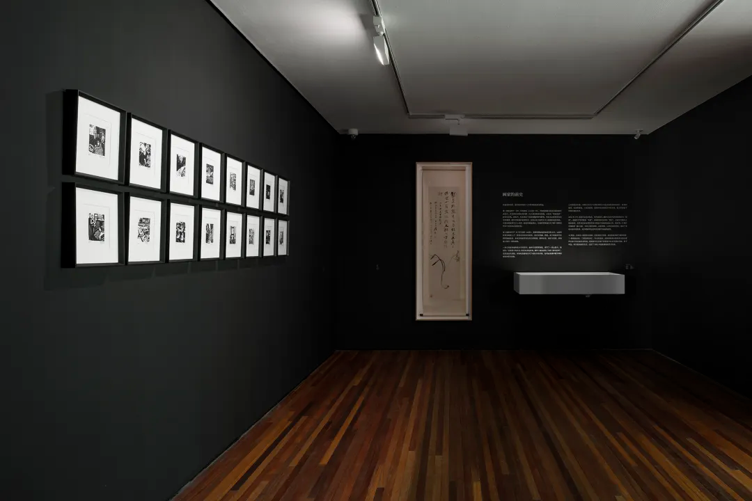 周春芽“山石、园林、桃花、绿狗”展览现场，北京松美术馆，2026
