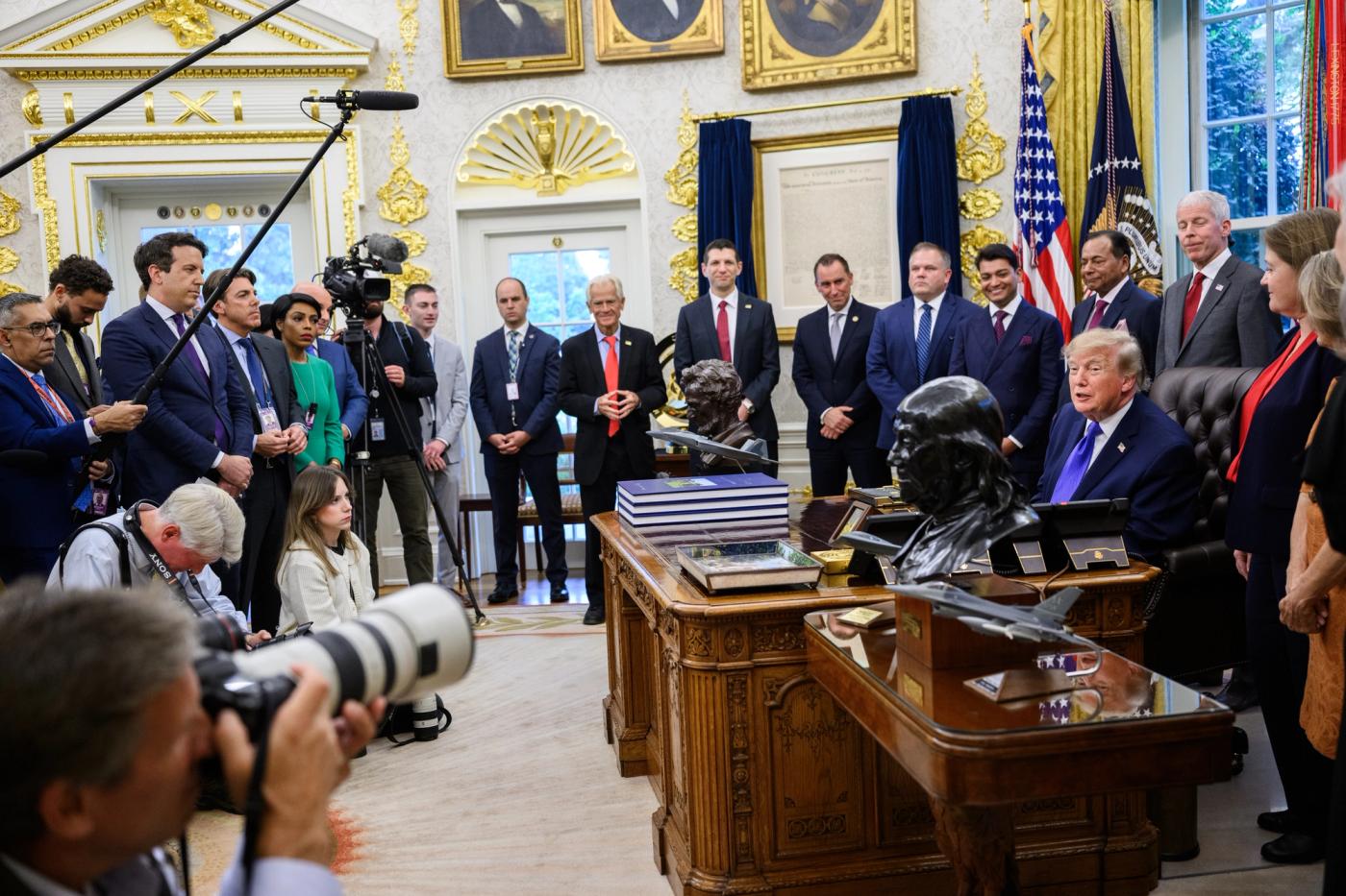 President Trump speaks to reporters from the Resolute Desk in the Oval Office, September 28, 2026 (Official White House photo by Molly Riley)