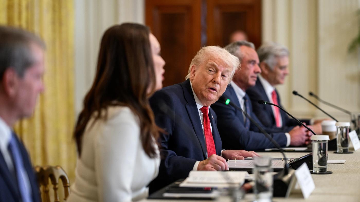 President Donald Trump delivers remarks alongside Secretary of Agriculture Brooke Rollins, HHS Secretary Robert F. Kennedy, Jr., and CMMS Administrator Dr. Mehmet Oz during a Rural Health Transformation Event in the East Room of the White House, Friday, January 16, 2026. (Official White House Photo by Joyce N. Boghosian)