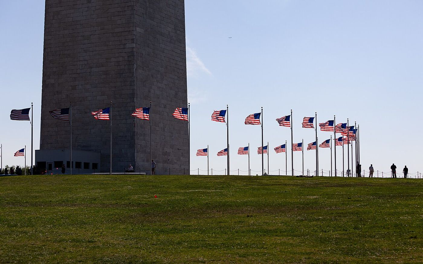 Circle of American flags at the Washington Monument (Wikimedia Commons) — Patriots mobilizing for the midterm mandate.