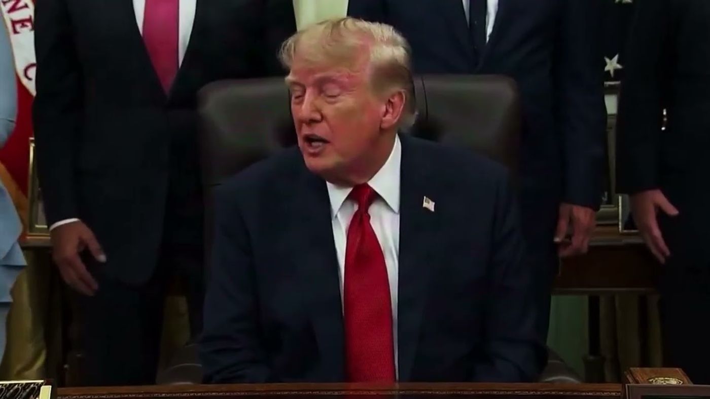 President Trump addresses from the Resolute Desk in Official White House video “Fake News CNN” — framing DOJ fight to restore White House press privilege standards (Official White House)