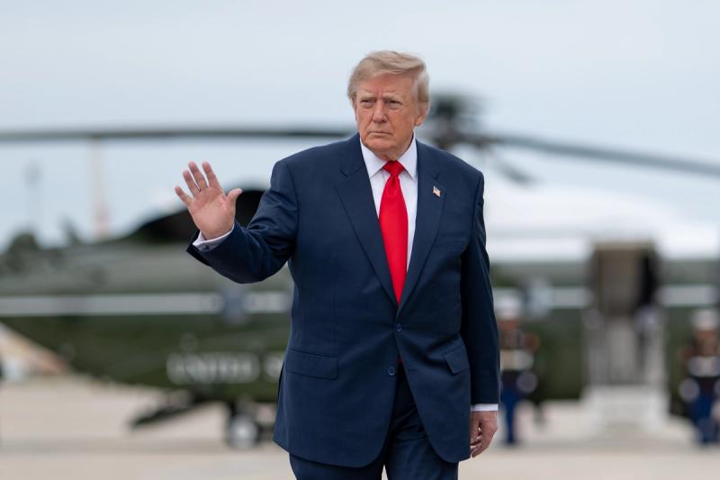 President Donald J. Trump waves after disembarking Marine One at Joint Base Andrews, Maryland, on Saturday, October 10, 2026, en route to Campbell Army Airfield in Fort Campbell, Kentucky. (Official White House Photo by Molly Riley)