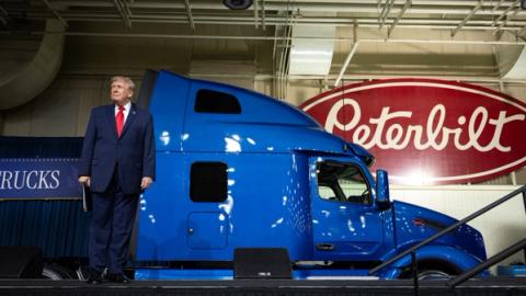 President Donald J. Trump delivers remarks at the Peterbilt Motors Company in Denton, Texas, Thursday, October 1, 2026. (Official White House Photo by Molly Riley)