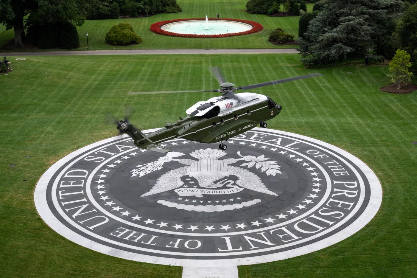 Marine One hovers over the Presidential Seal on the White House South Lawn — new helipad featured on First Lady Melania Trump’s 2026 Fall Garden Tours (Official White House Photo)