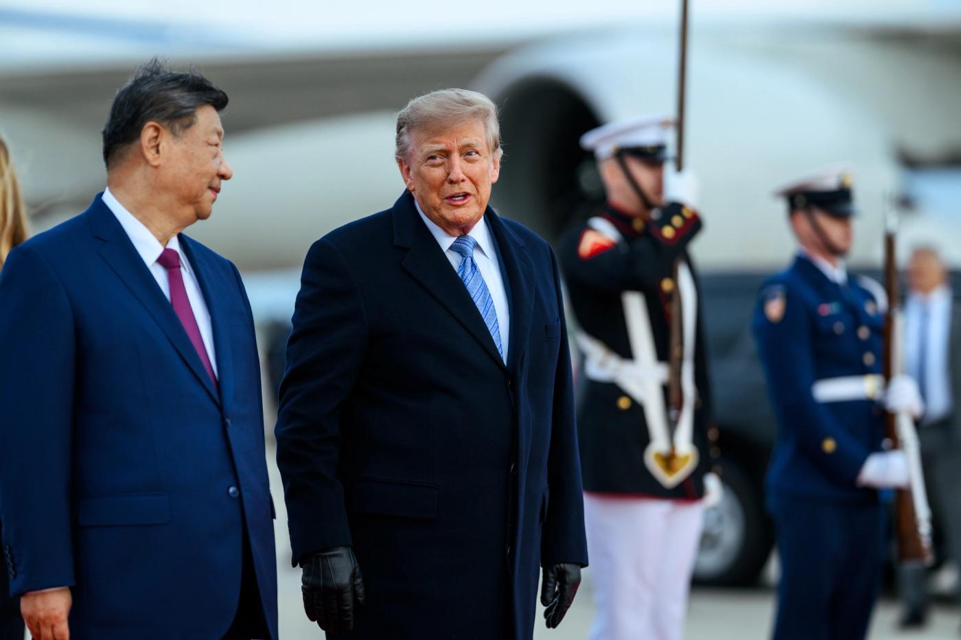 President Trump walks with President Xi Jinping beside a U.S. aircraft during the September 23, 2026 White House welcome ceremony — Official White House Photo P20260923DT-0565