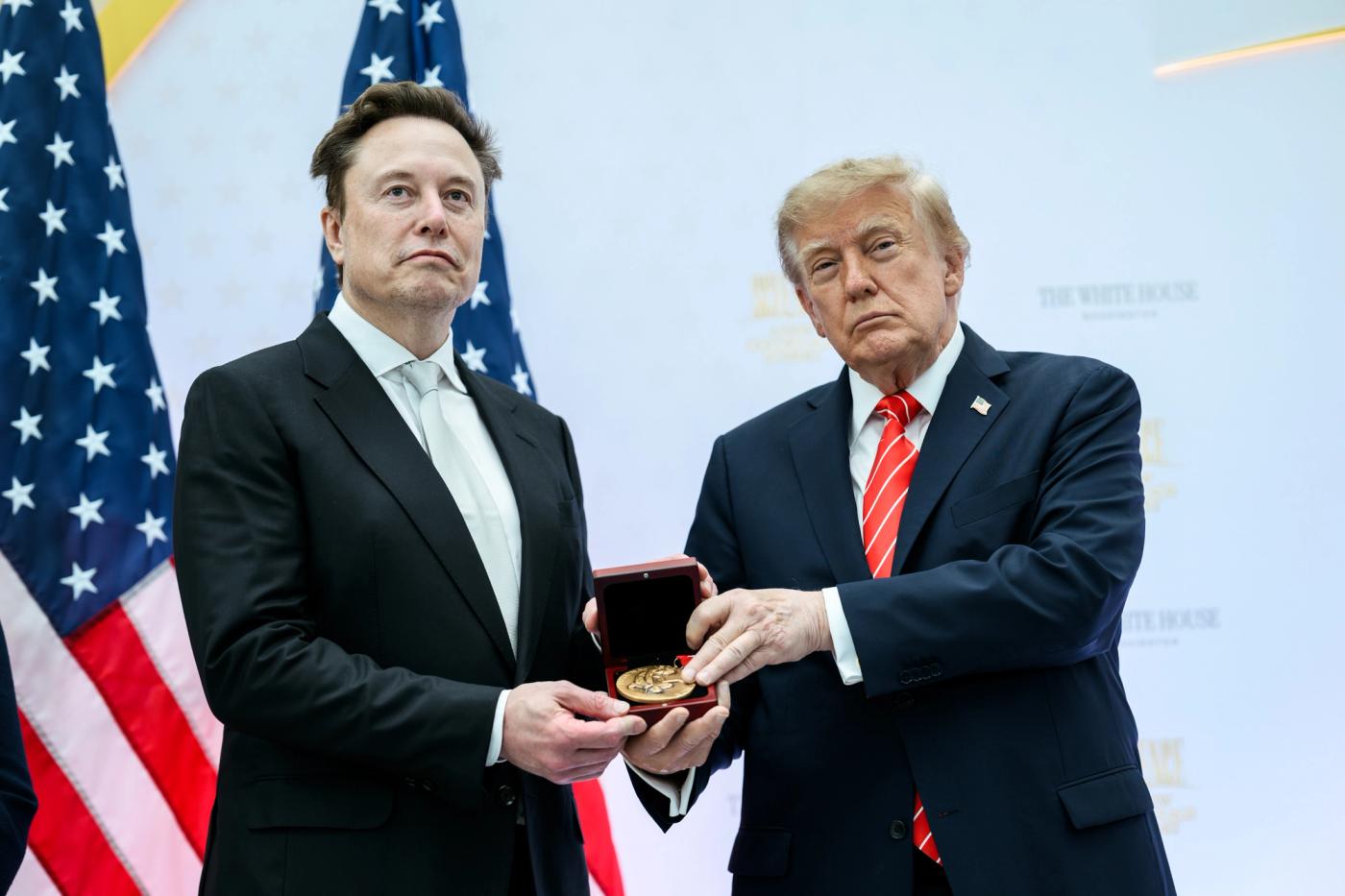 President Donald J. Trump presents the National Medal of Science to tech company leaders at a “New Golden Age” summit with tech and science leaders at the Donald J. Trump Institute of Peace in Washington, D.C., Thursday, October 8, 2026. (Official White House Photo by Daniel Torok)