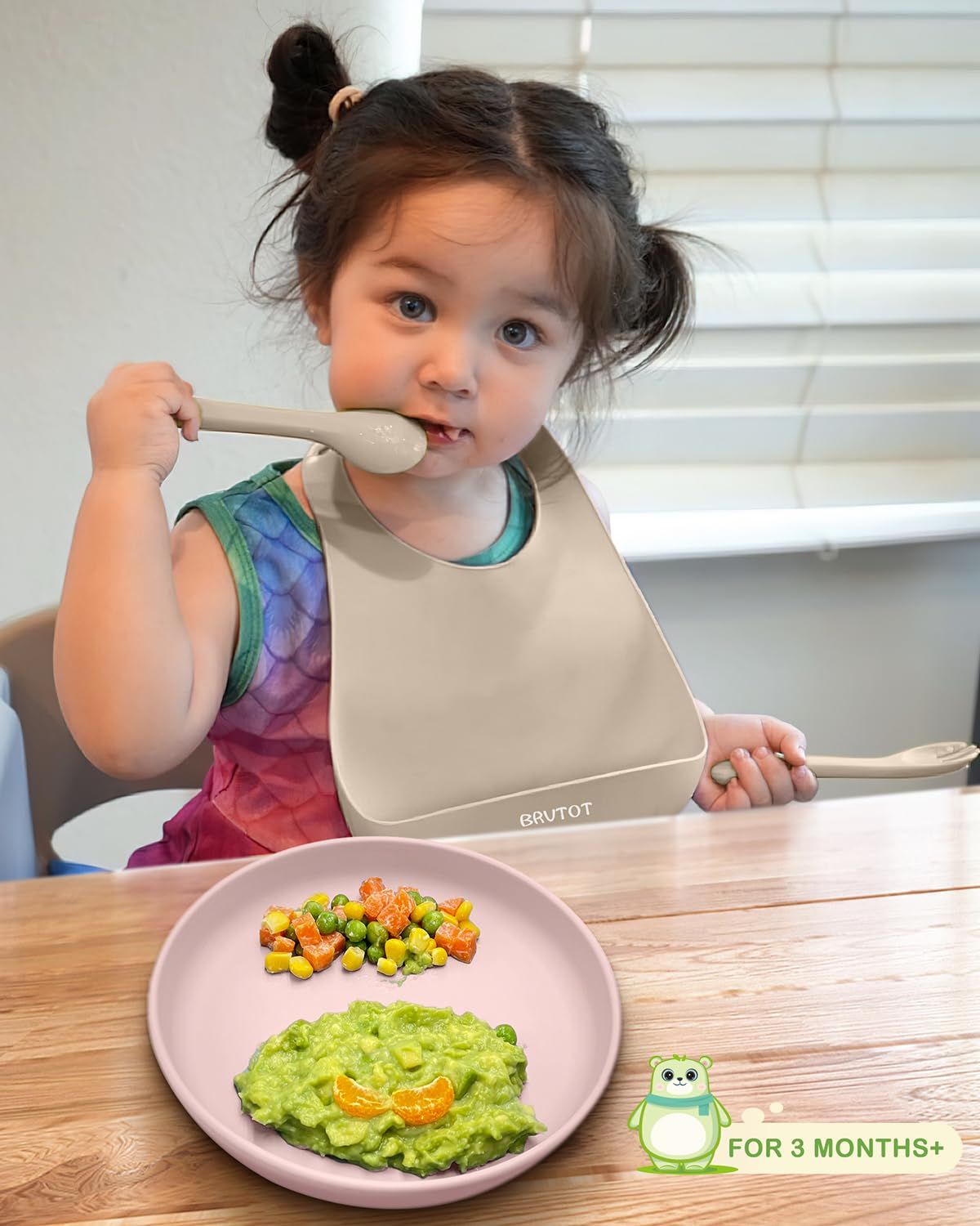 Slightly raised curved edges on classic silicone plate to help kids scoop food