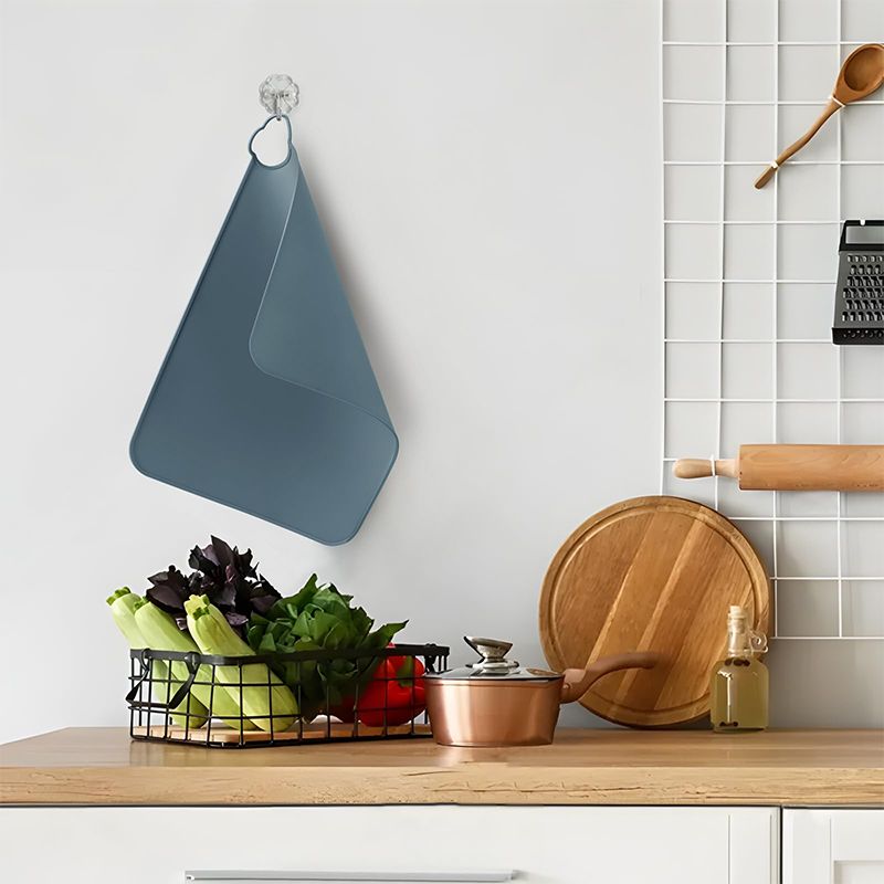 Cute bear shaped hanging hole on silicone baby placemat for easy air drying