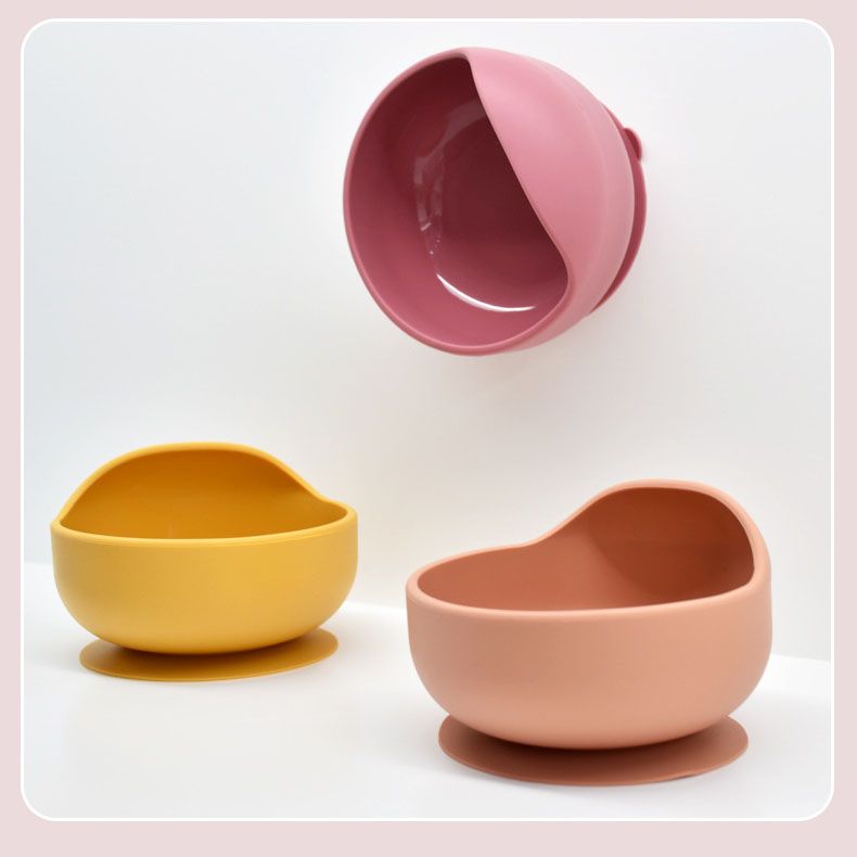 Strong non-slip suction base on silicone baby feeding bowl