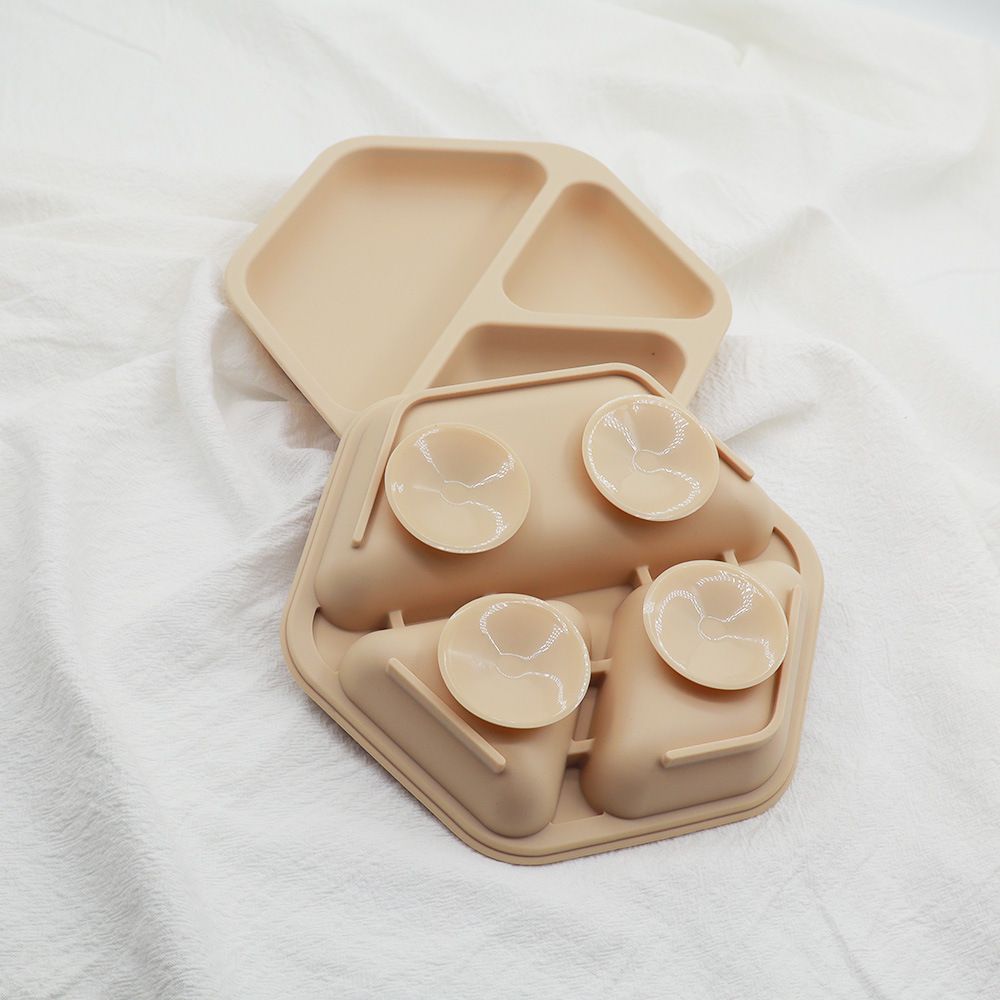 Four strong suction cups on the bottom of silicone feeding tray