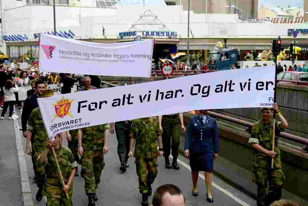 2012: Forsvaret deltar på Pride med uniform