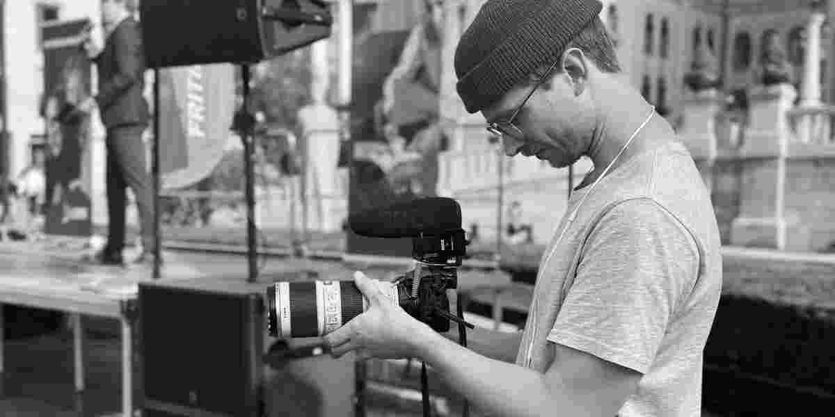 Videofotograf for NTB Kommunikajson