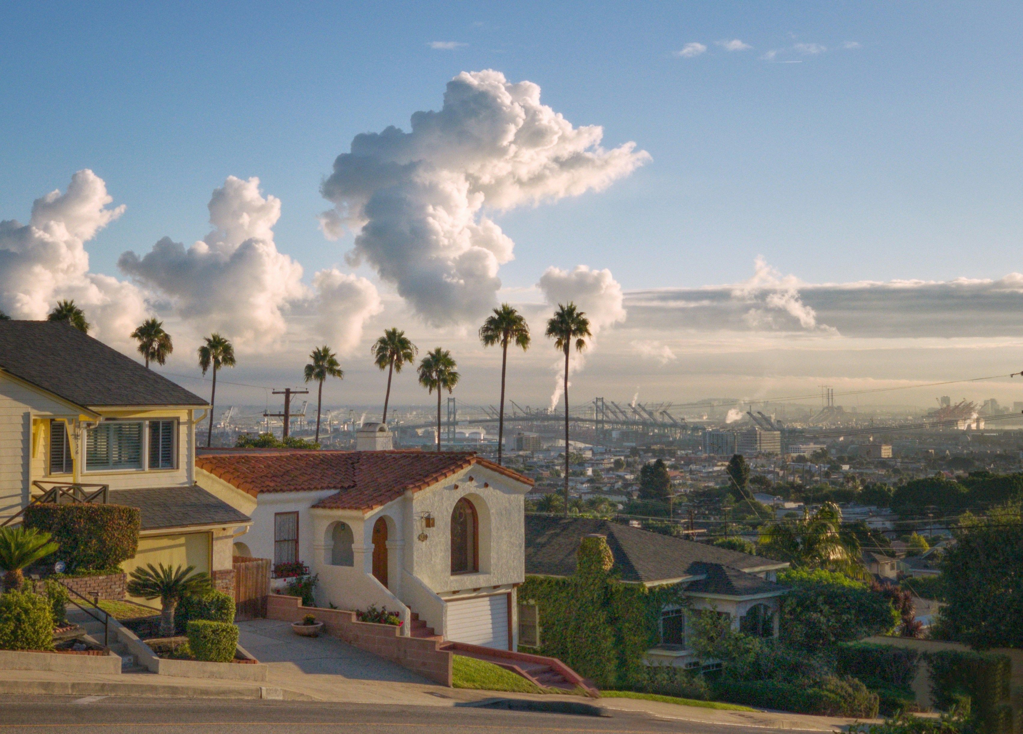 Homes in a Los Angeles neighborhood in a competitive housing market