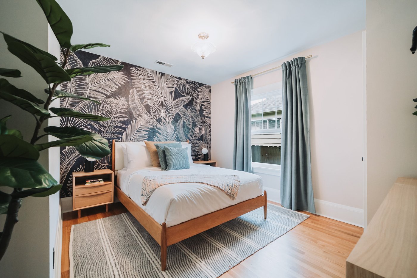 AirBnB on Division — frame 3