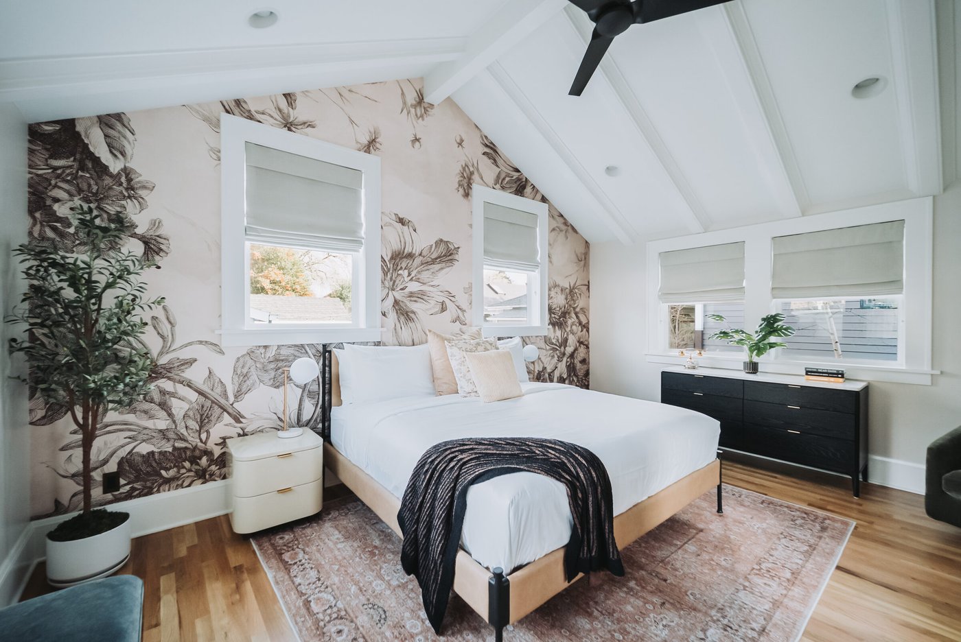 AirBnB on Division — frame 8
