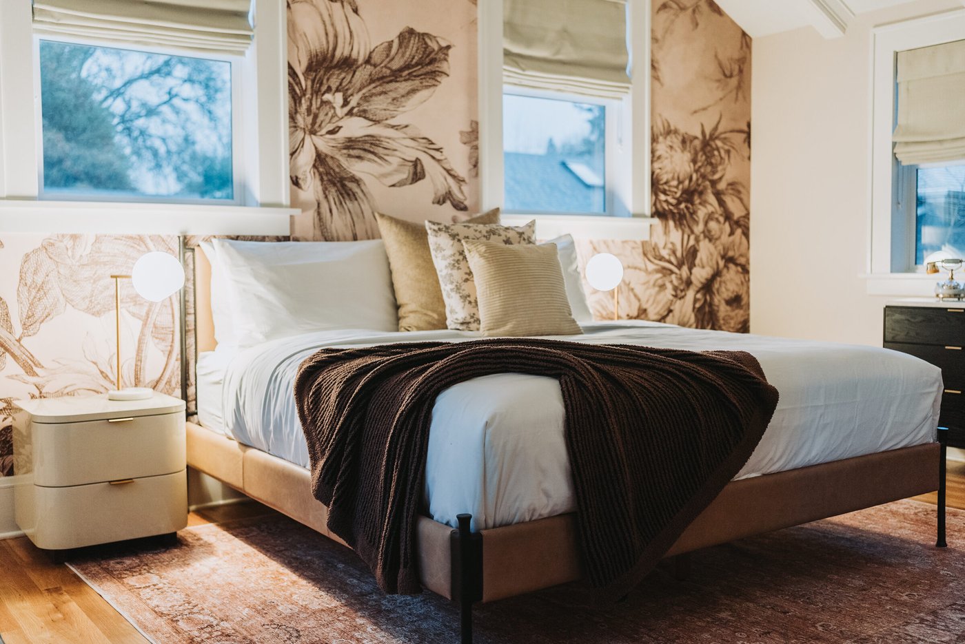 AirBnB on Division — frame 24