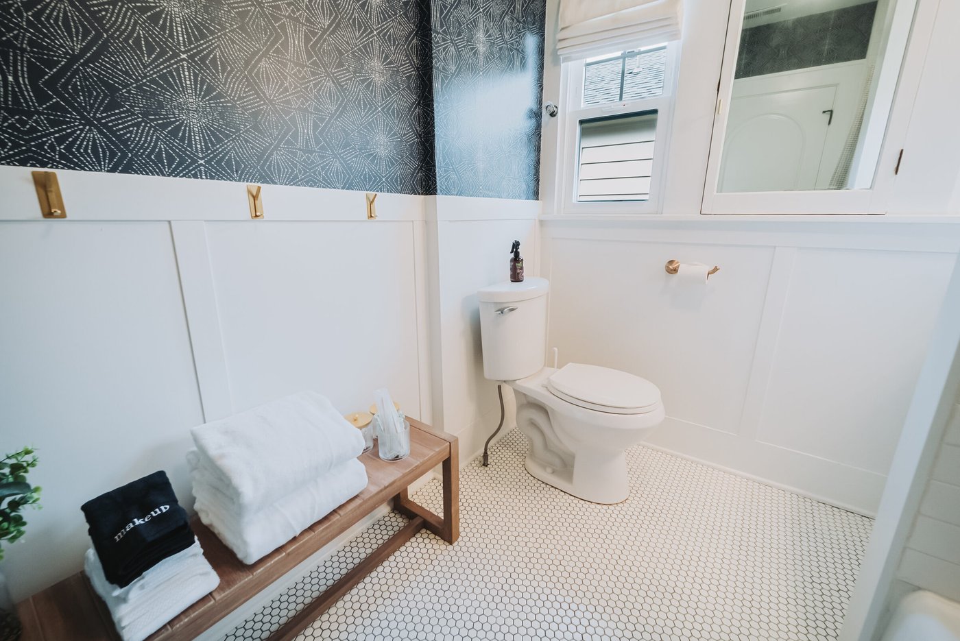 AirBnB on Division — frame 4