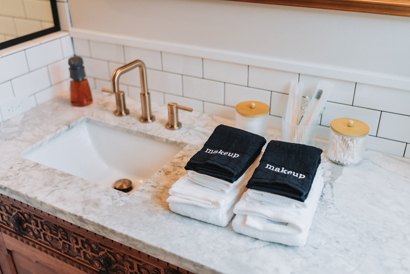 AirBnB on Division — frame 13