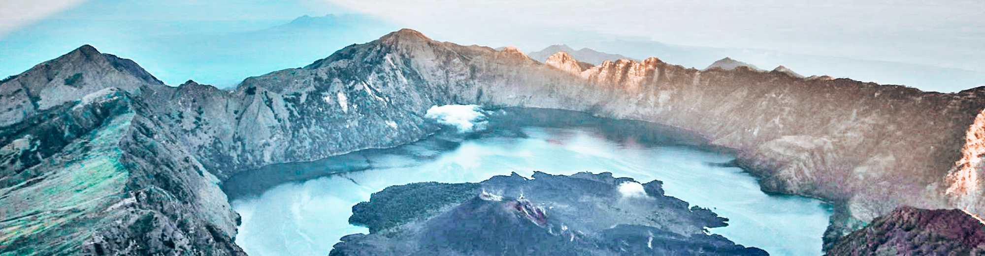 TREKKING A VOLCANO, MOUNT RINJANI