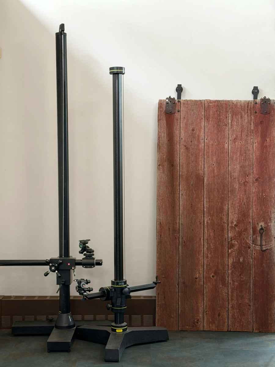 Strobes up. Lighting kit for any setup., commercial photography for Strobes up. Lighting kit for any setup.