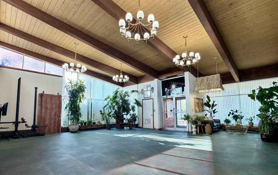 Beams and chandeliers, room to work., commercial photography for Beams and chandeliers, room to work.