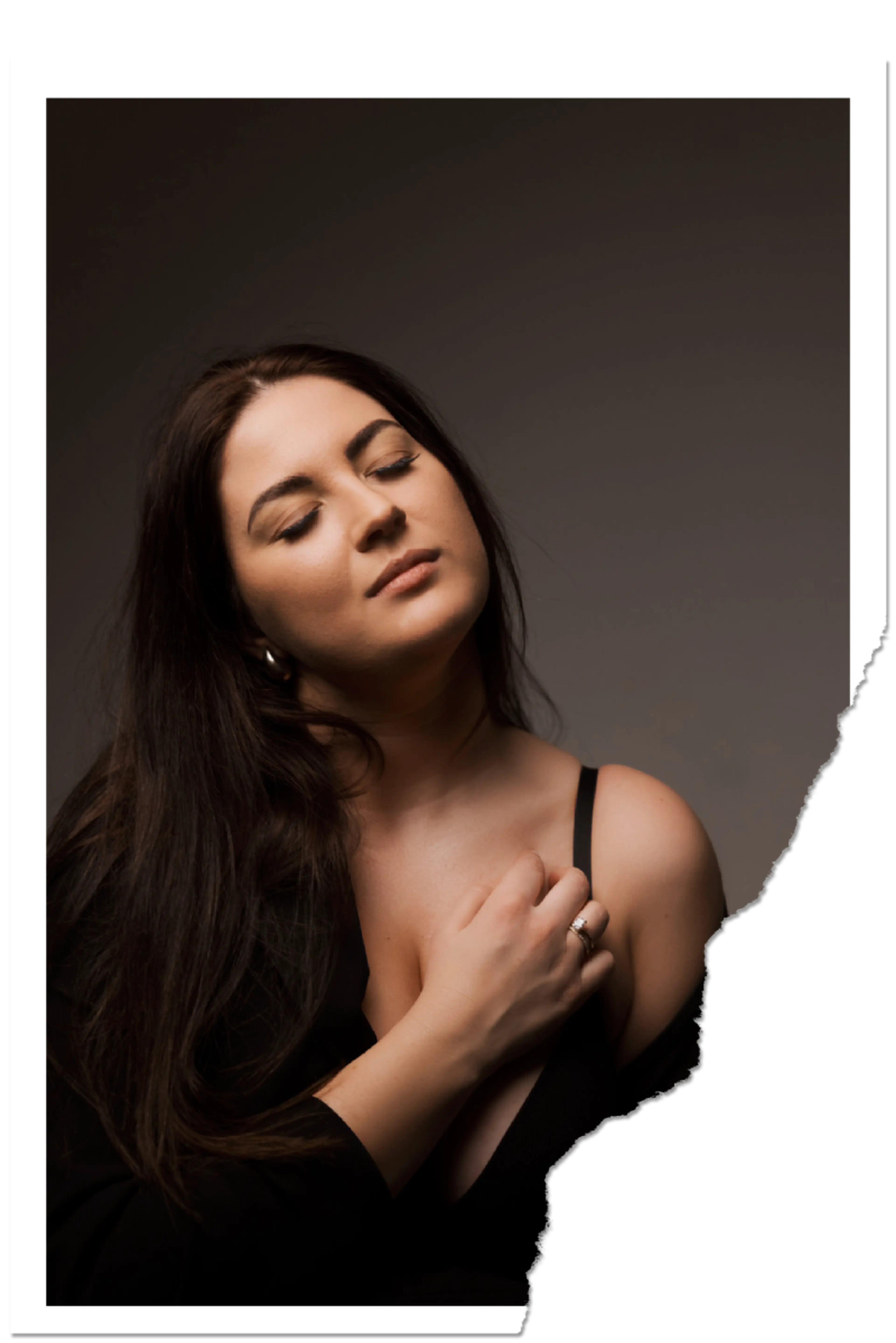 Kobieca sesja fotograficzna w ciepłym świetle