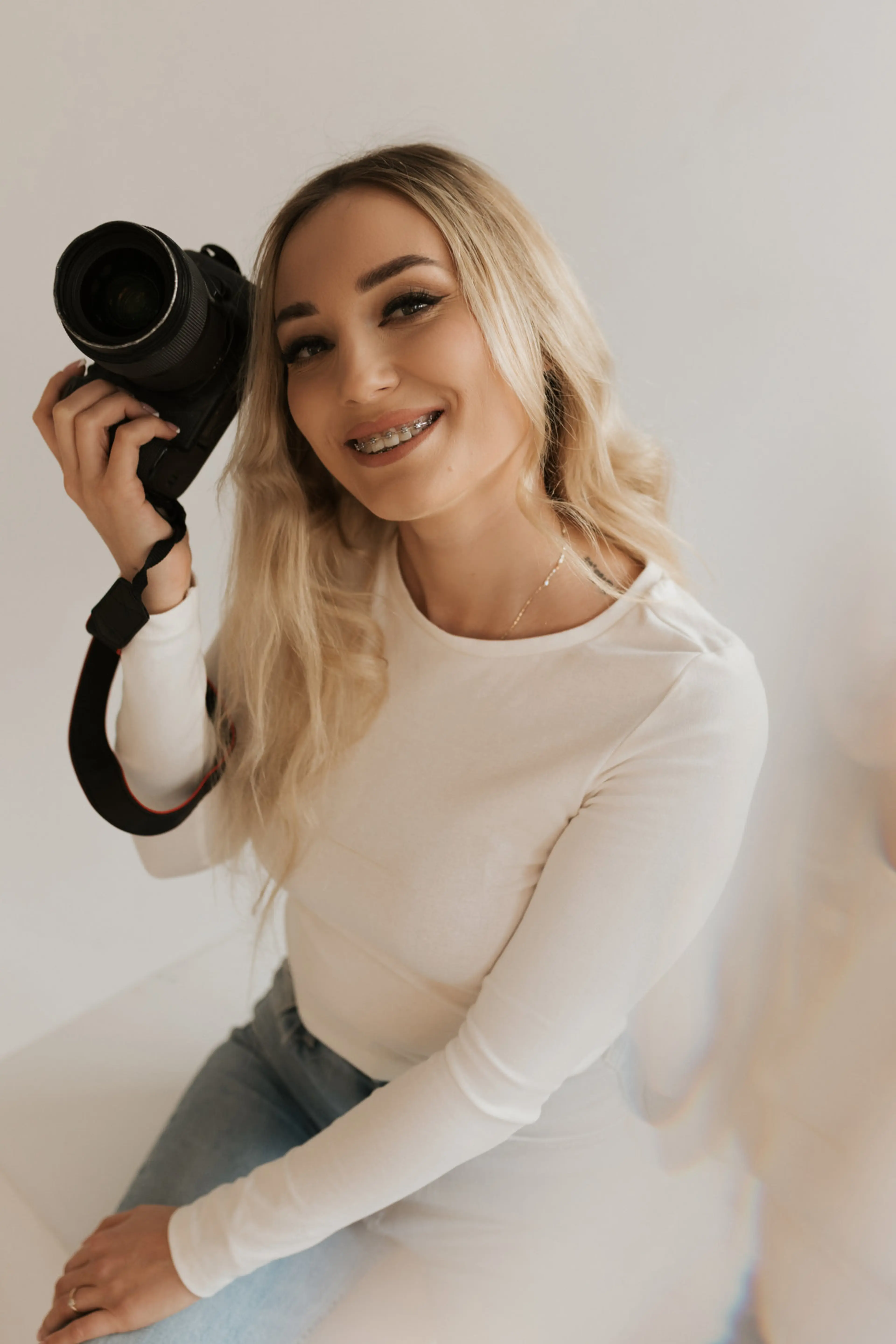 Angela Górka z aparatem