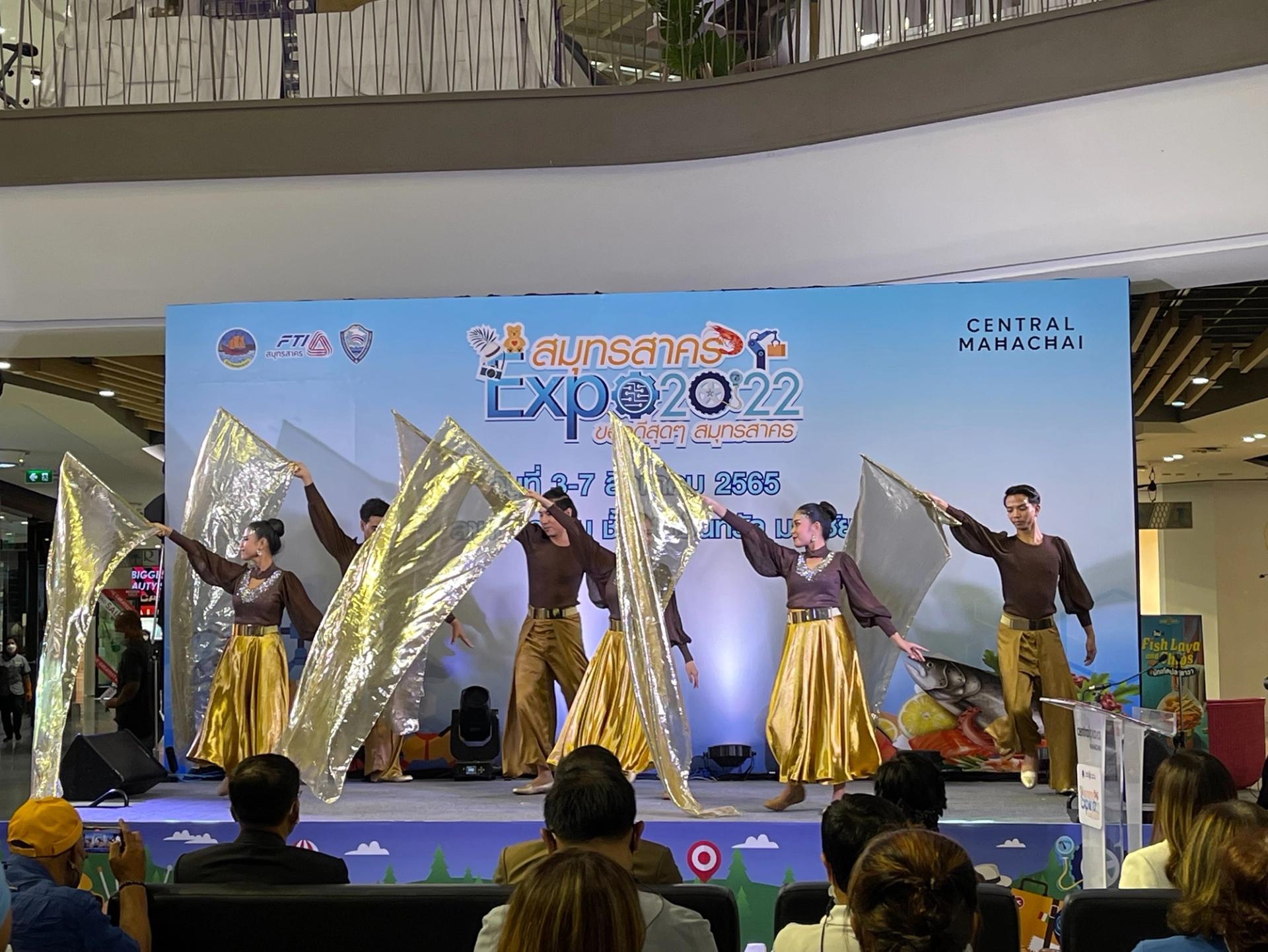  Performance by a dance troupe