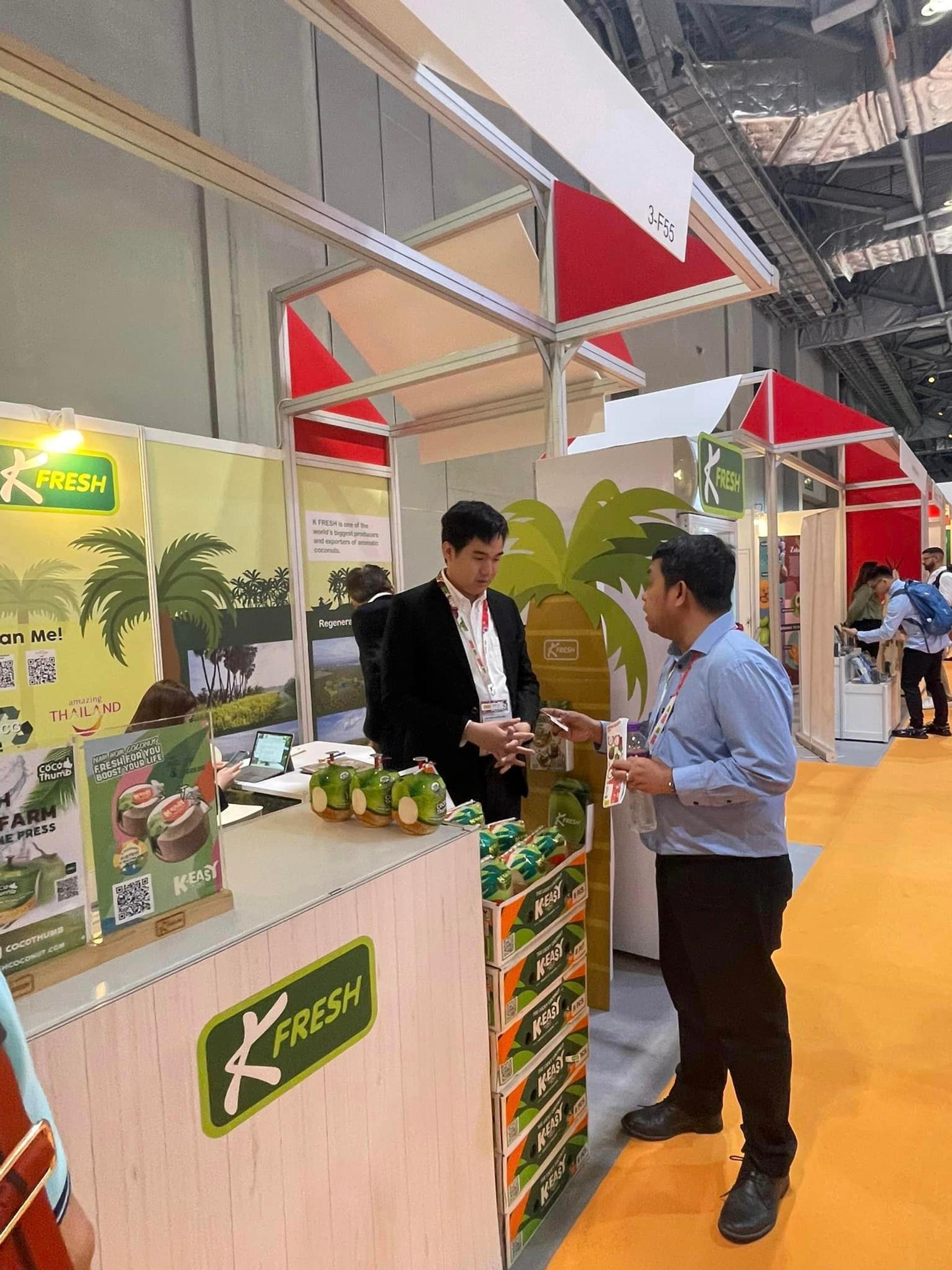  People visiting K fresh coconut water