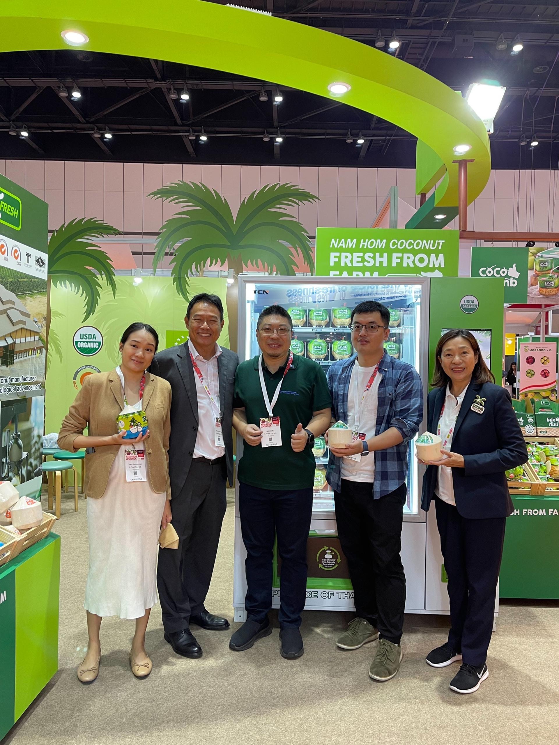 Take a photo in front of the K-Fresh booth.