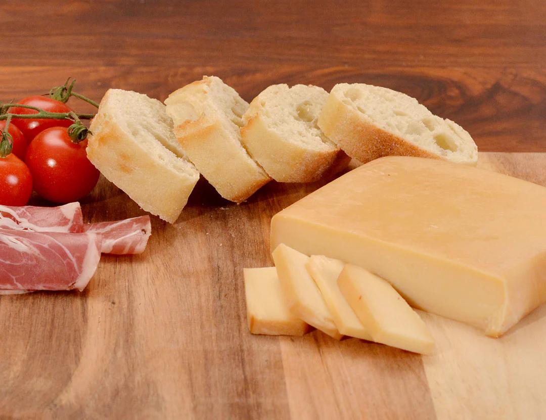 Apple Smoked Mozzarella, Tomatoes & Prosciutto