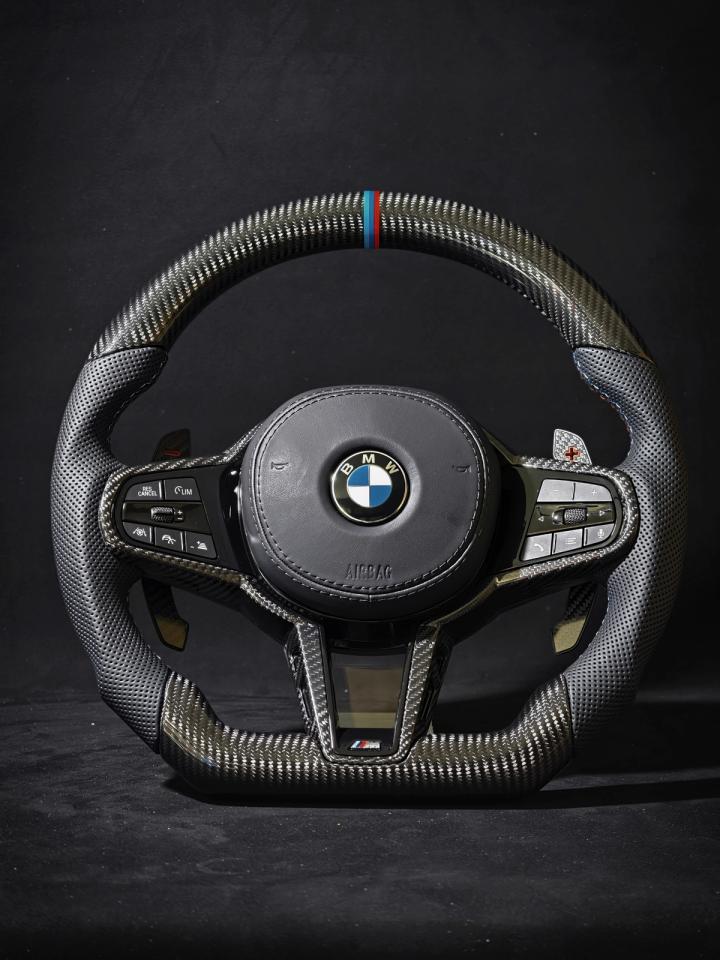 BMW CS 方向盤是什麼