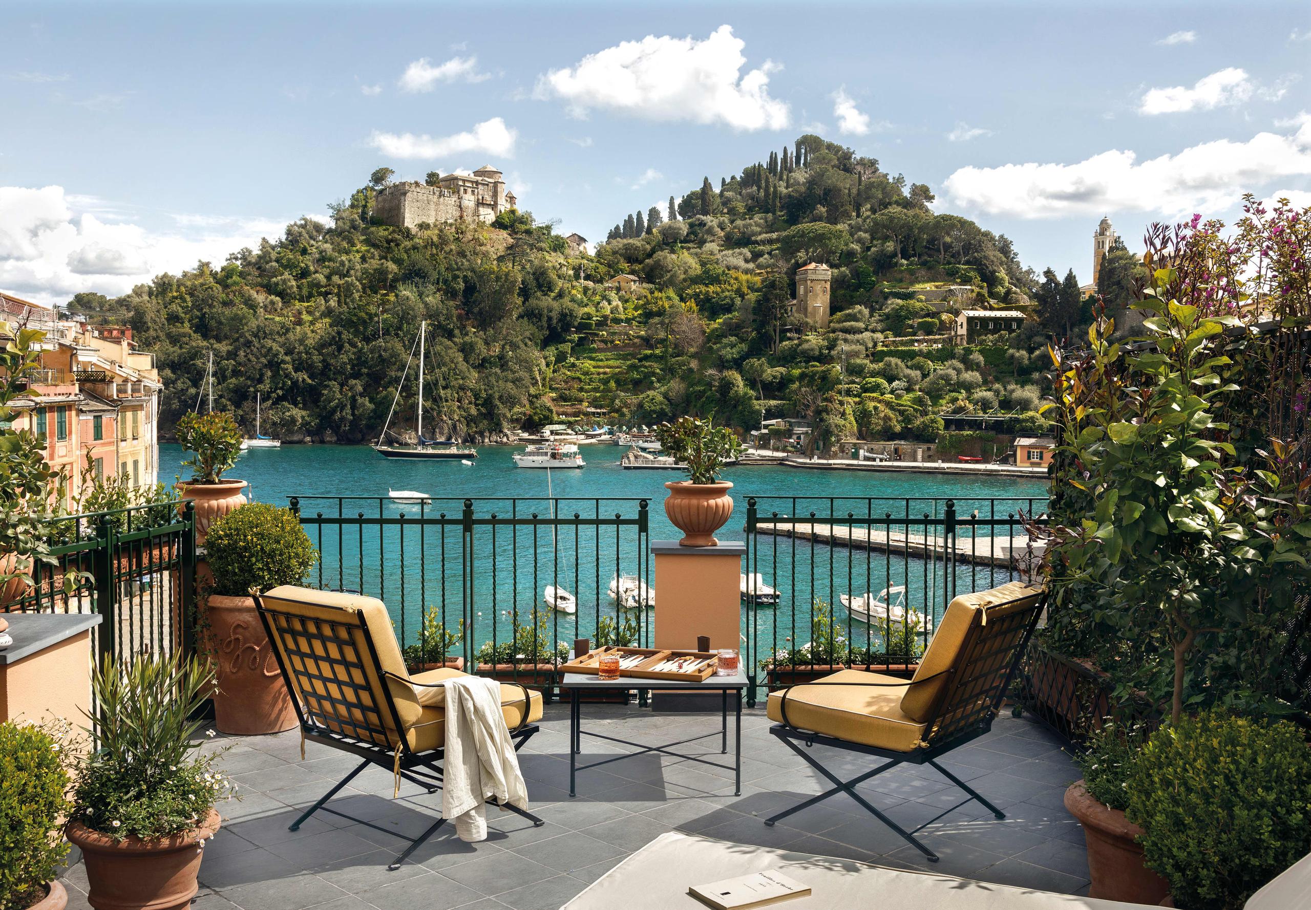 Splendido Mare: terraced terrace overlooking harbor with lounge chairs